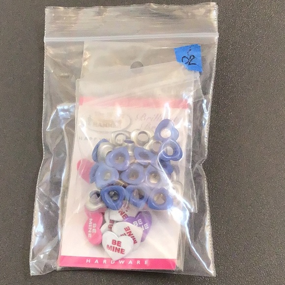 💕 Valentines Finishing Eyelets and Brads for Scrapbooking 💕 - Picture 2 of 2